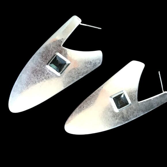 NEW Romance Matte Silver Tone oblong mod chevron-style semi-hoop earrings - Picture 1 of 15